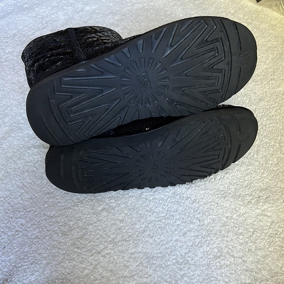 UGG Classic Short Sequin Boot - Picture 13 of 16